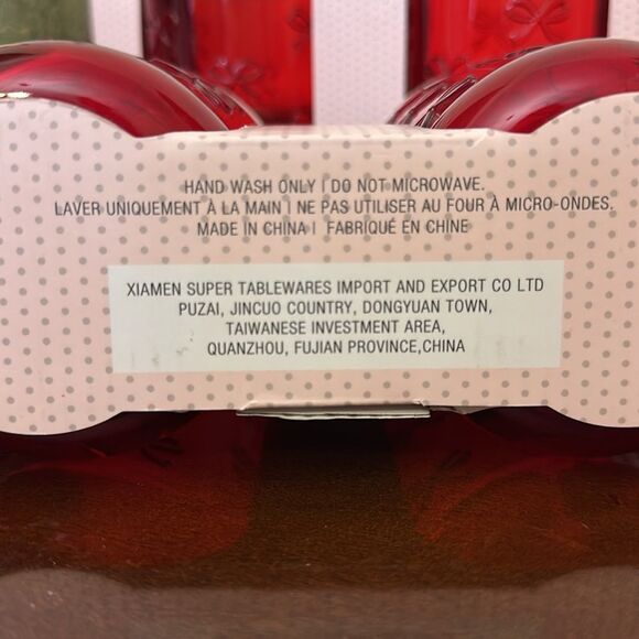 NWT- 2 Sets of 2 Cupcakes & Cashmere Red Plastic Bow Cups Christmas Valentines - Picture 4 of 4